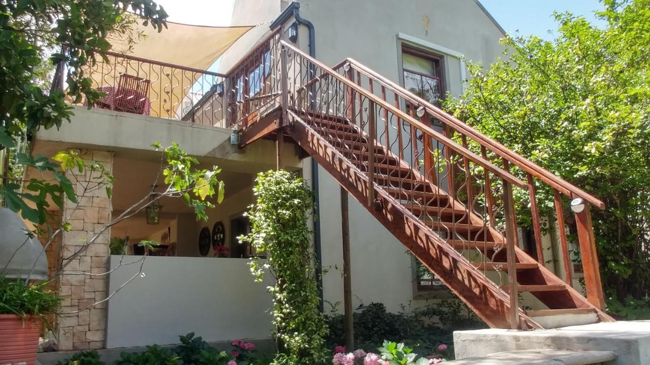 Aan De Vliet Guest House Stellenbosch Bagian luar foto